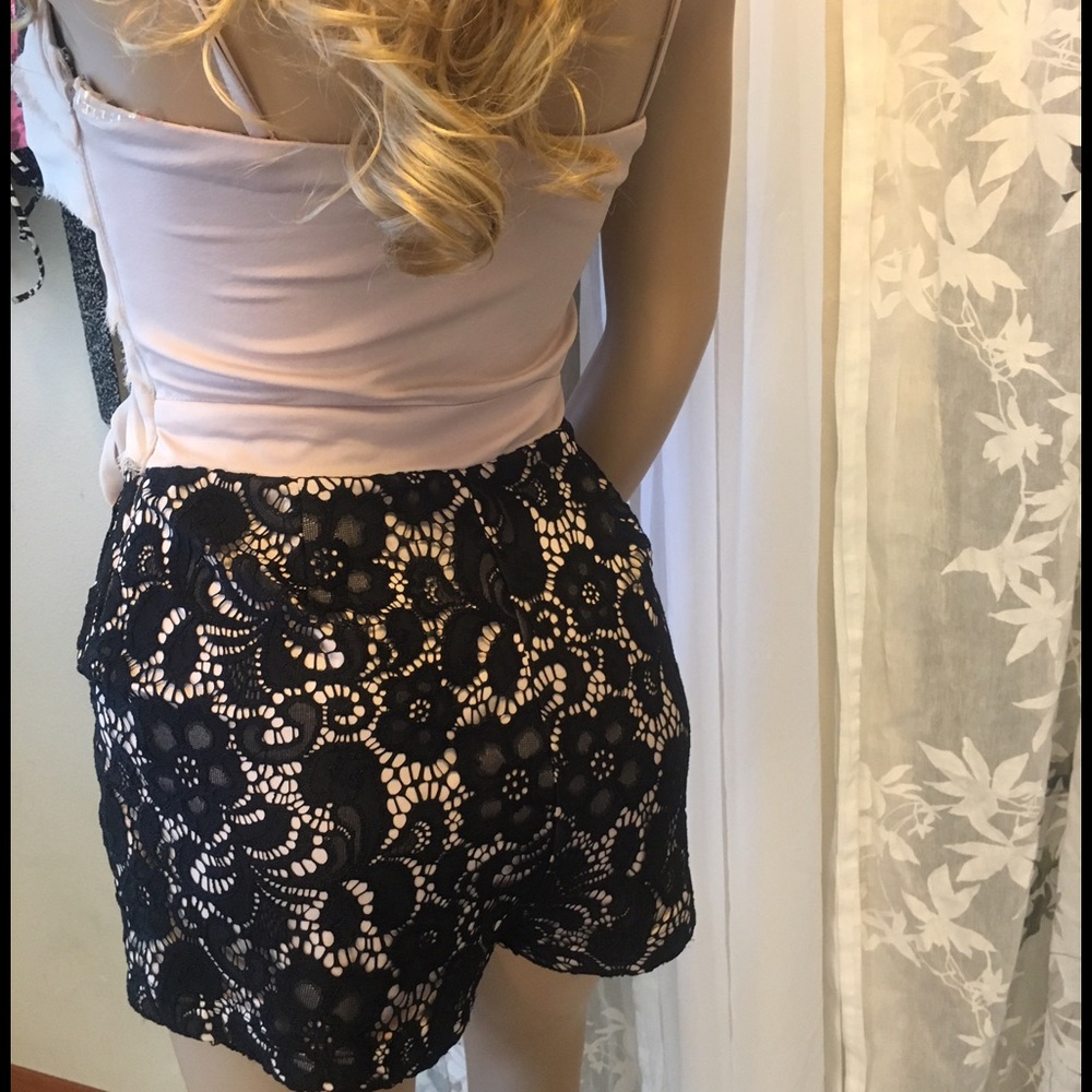 Lipsy London Lace Ruffle Romper | Cream & Black | Size S 6/7 - Picture 3 of 3